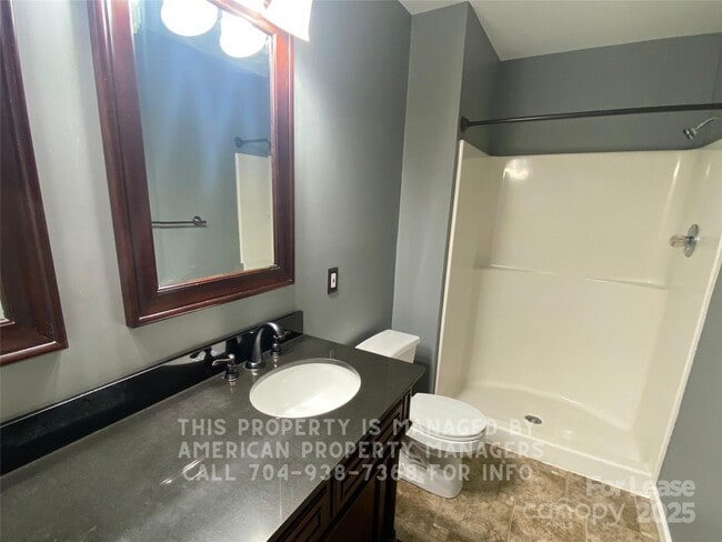 Building Photo - 735 Kluttz St