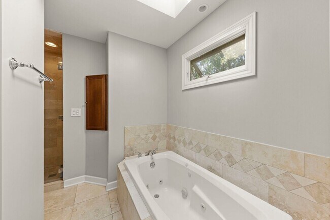 Building Photo - 10S160 Alma Ln