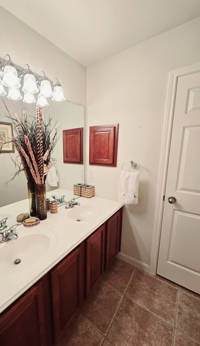 Building Photo - 10605 Lord Derby Dr