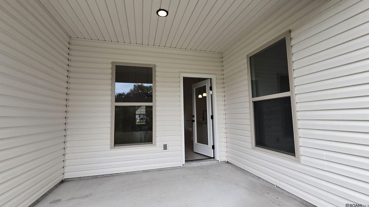 Building Photo - 9232 Asoka Ave