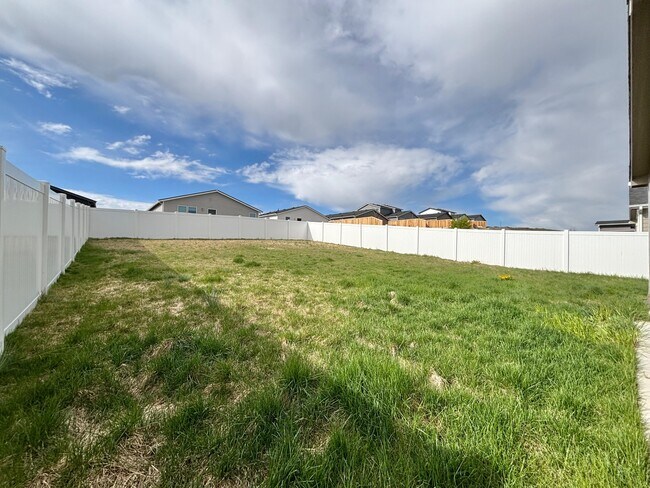 Building Photo - 842 Greenfield Dr