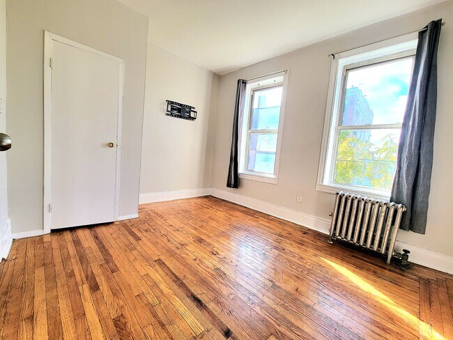 Building Photo - 335 E 34th St