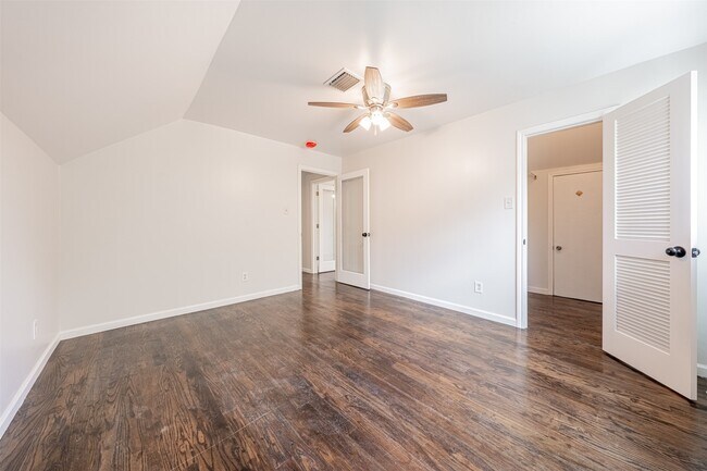 Building Photo - 6215 Portal Dr