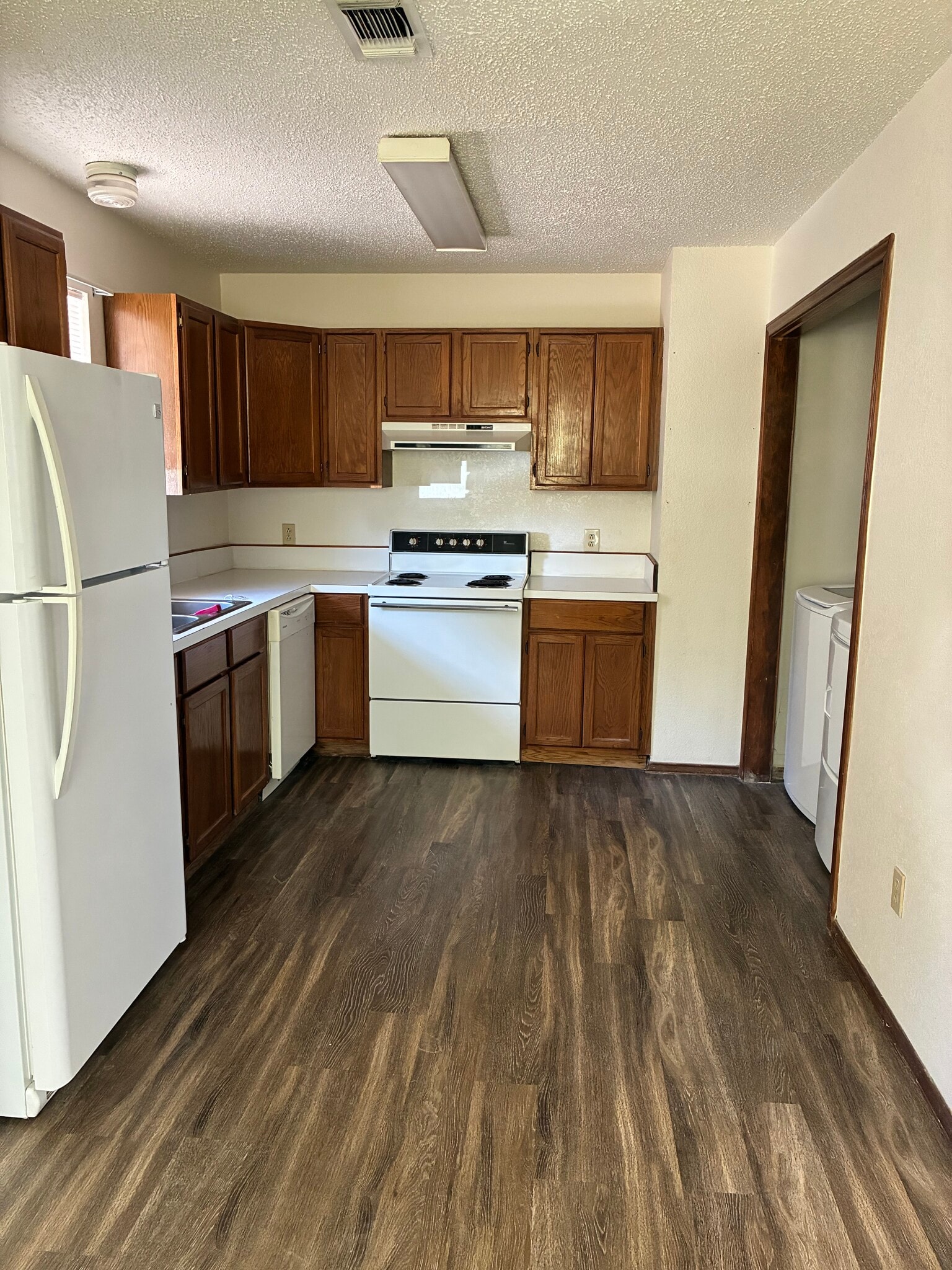 Kitchen - 302 S Avenue I