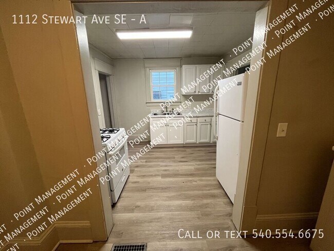 Building Photo - 1112 Stewart Ave SE