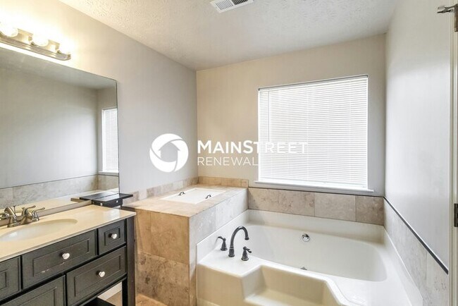 Building Photo - 3 Bedroom Pet-Friendly Home in Rex, GA with Main Street Renewal