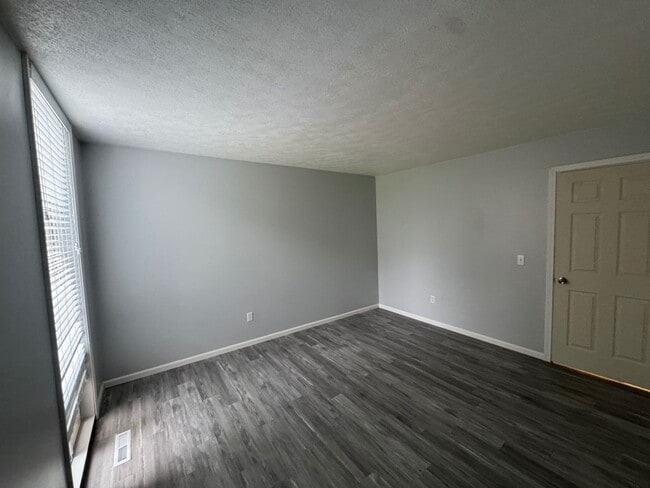 Building Photo - Charming 2-Bedroom Property (Water, Trash and Recycling and Sewer taken care by HOA)