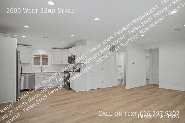 Building Photo - 2000 32nd St