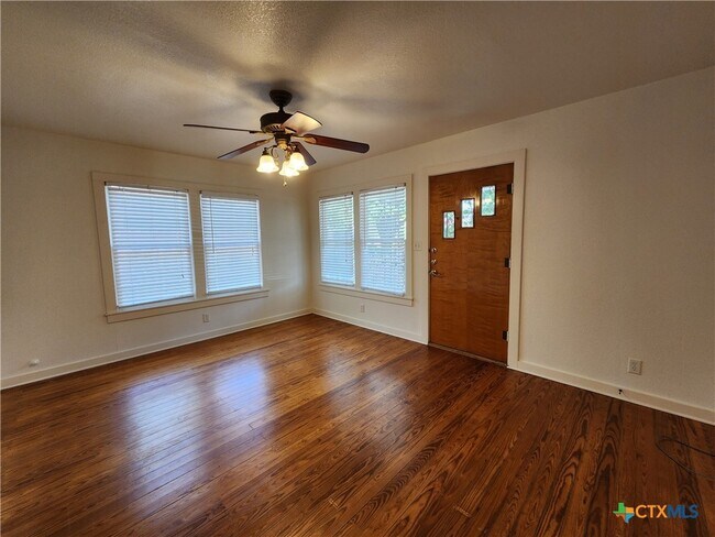 Building Photo - 588 S Castell Ave
