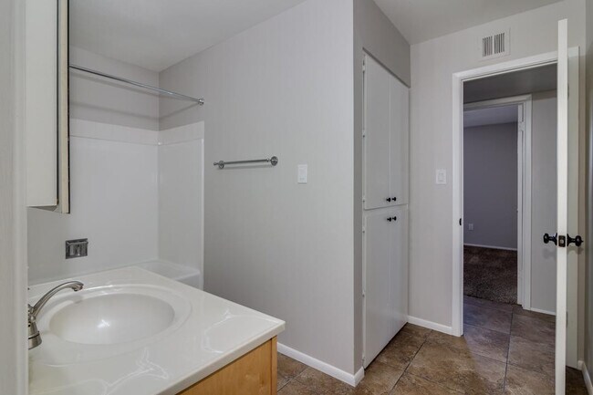 Building Photo - 137 E Riviera Dr