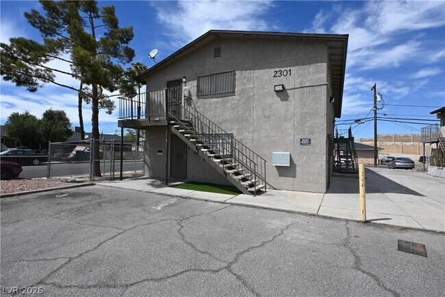 Building Photo - 2301 Stewart Ave