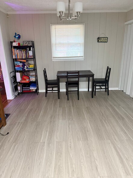Building Photo - 2559 Clifton Springs Manor