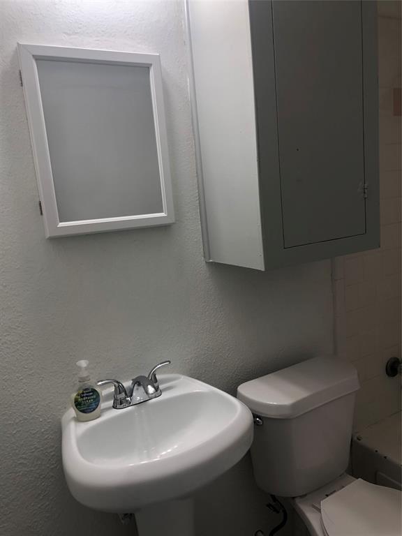 Building Photo - 404 James