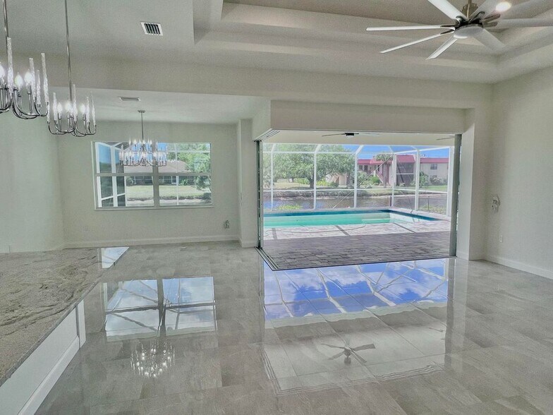 Building Photo - 55 Rotonda Cir