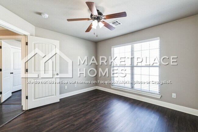 Building Photo - 550 Timber Ridge St