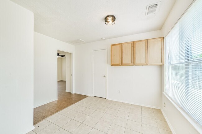 Building Photo - 33318 Cottonwood Bend