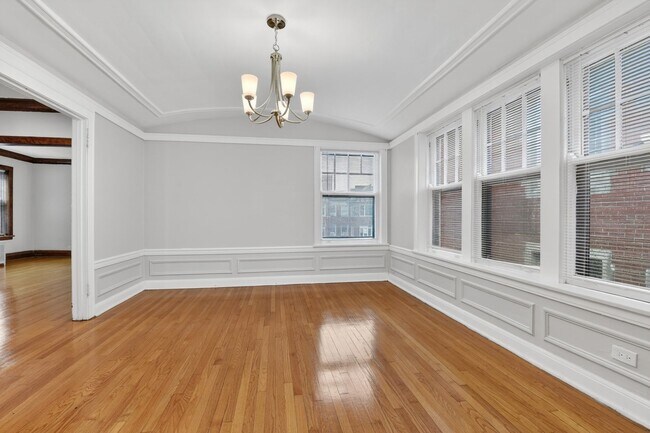 Building Photo - 6815 S Crandon Ave