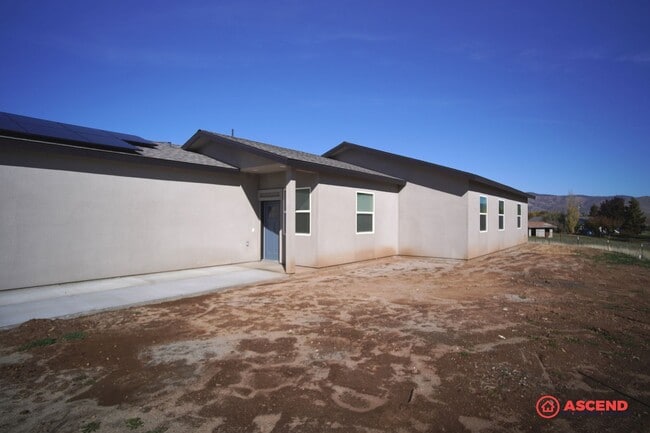 Building Photo - Brand New Home In Tehachapi!