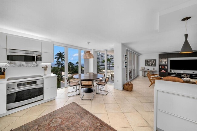 Building Photo - 881 Ocean Dr