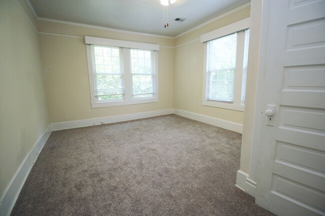 Building Photo - 2025 PRE-LEASING - 1 Bedroom, 1 Bath - Old...