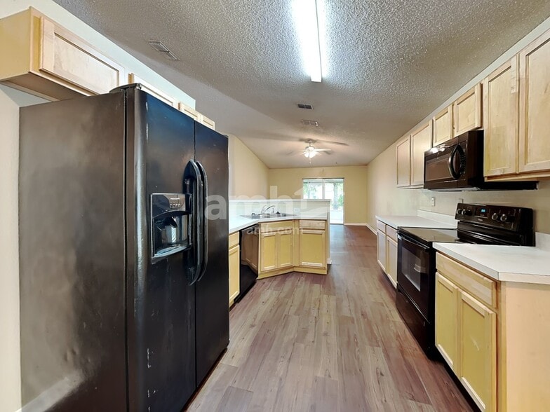 Building Photo - 7187 Rutland Ct