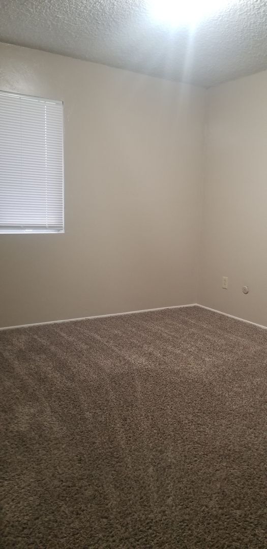 Building Photo - N. Halfmoon Dr. 2