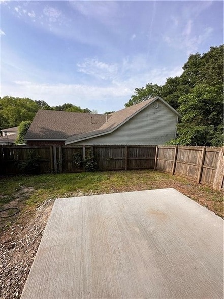 Building Photo - 2224 E Cinnamon Way