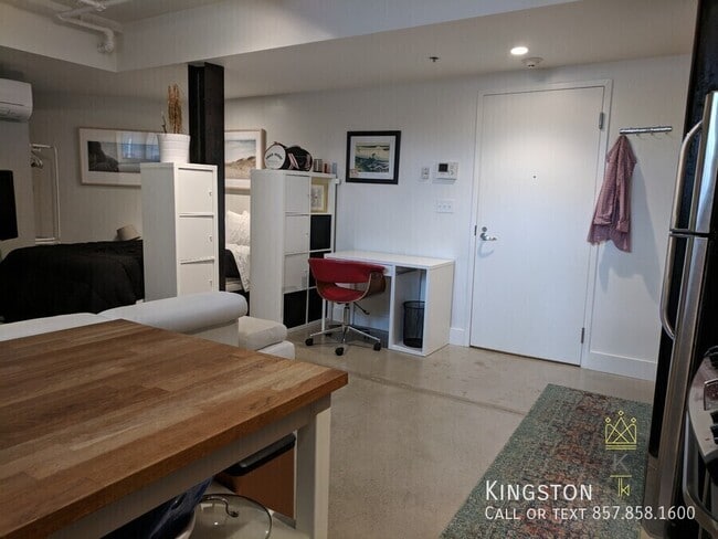 Building Photo - 26 Sunnyside St