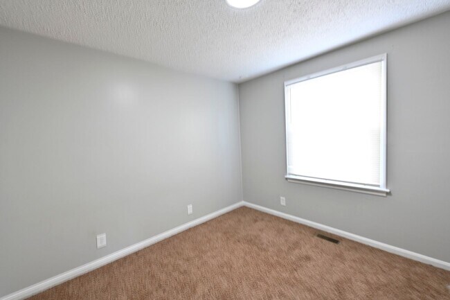 Building Photo - 425 W Cook Rd