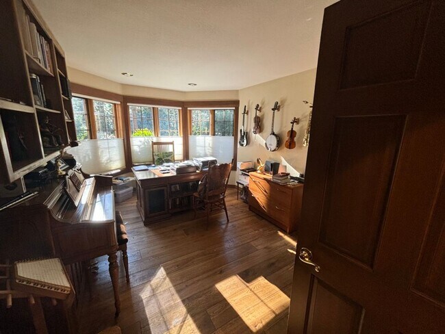 Building Photo - 973 Sand Iron Dr