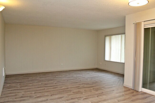 Building Photo - 6755-6755 SW Terri Ct