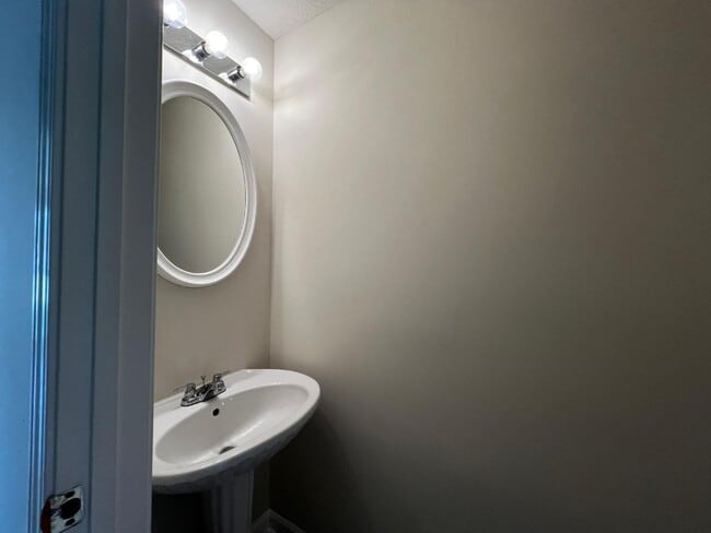 Building Photo - 3153 Kingswood Glen