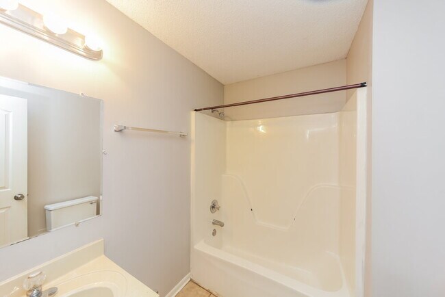 Building Photo - 7110 Redfern Dr