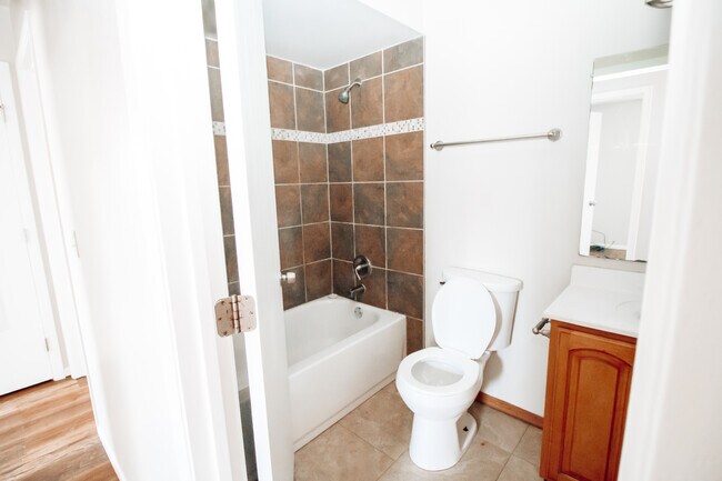 Building Photo - 653 Williamsville Ave