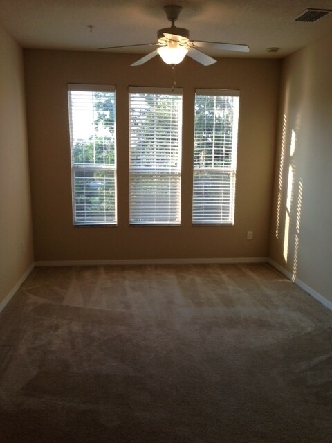 Building Photo - 2 Bedroom, 2 Bath Condo @ Campus View Sout...