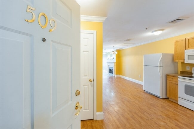 Building Photo - 426 Mt Hope St