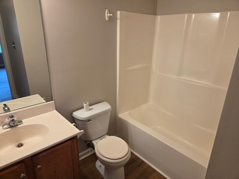 Building Photo - 3929 Acorn Dr