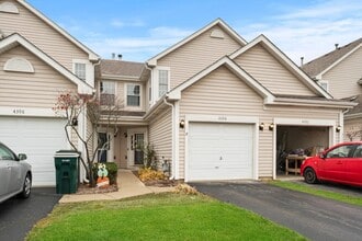 Building Photo - 2-Bedroom Townhouse in Waukegan - Gurnee School District