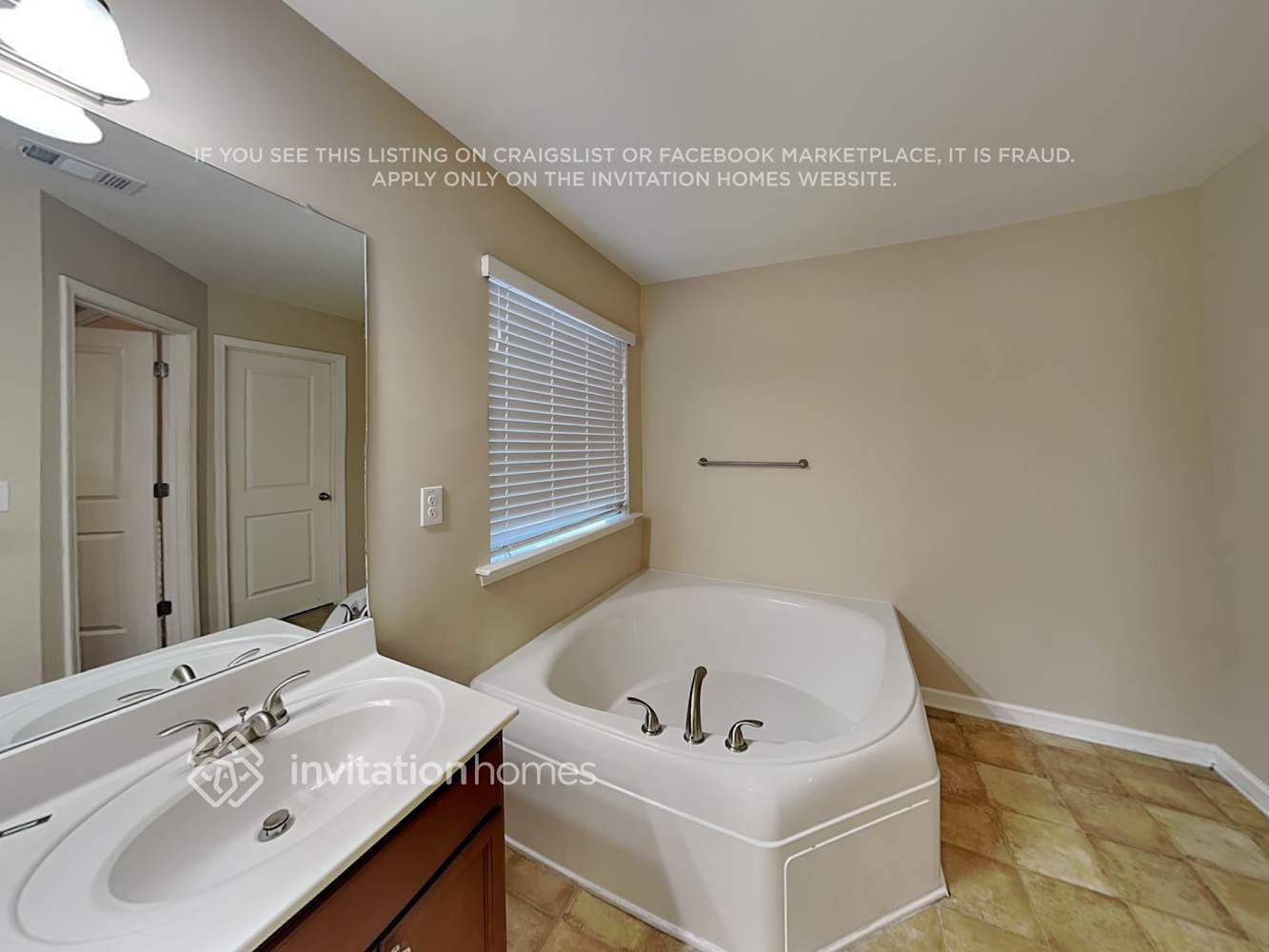 Building Photo - 3479 Village Park Ln SW