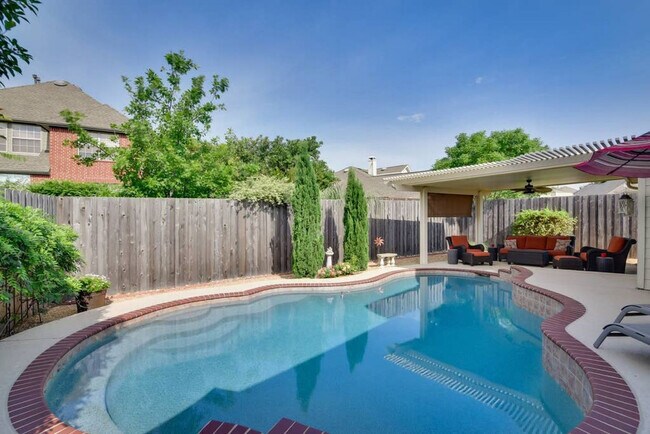 Building Photo - 1705 Fairfax Dr