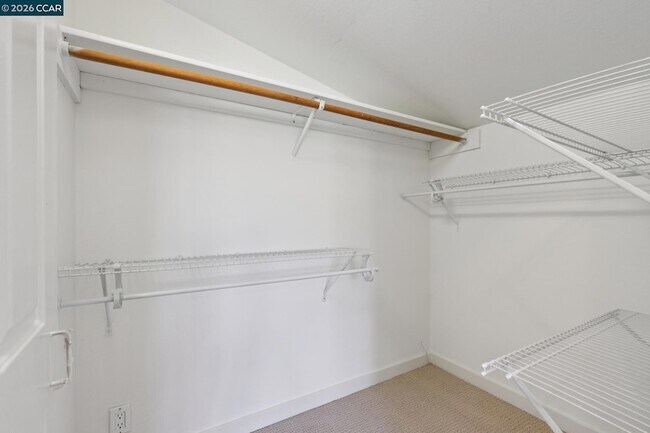 Building Photo - 660 La Casa Via