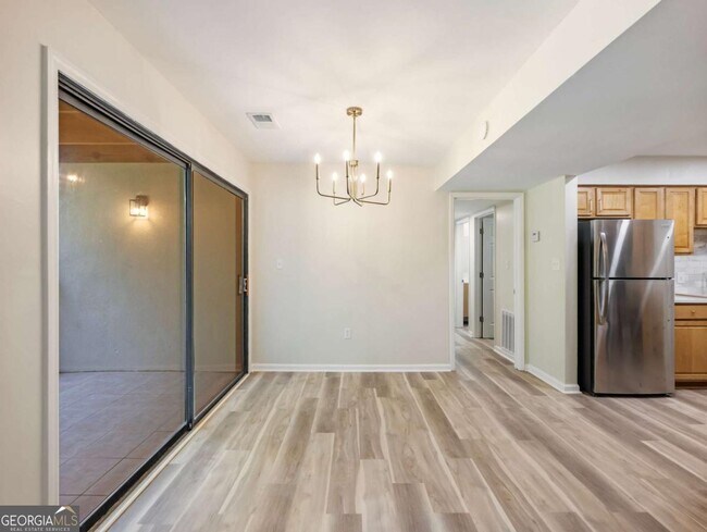 Building Photo - 605 Candler St