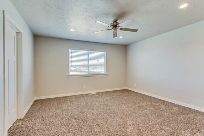 Building Photo - 808 S 1710 E