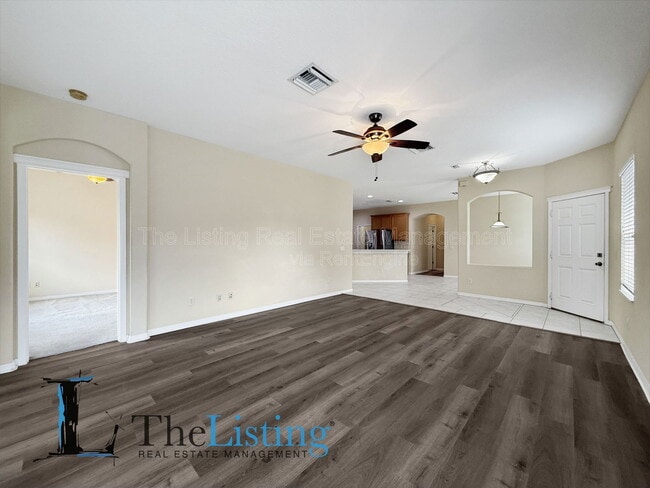 Building Photo - 7411 Surrey Wood Ln