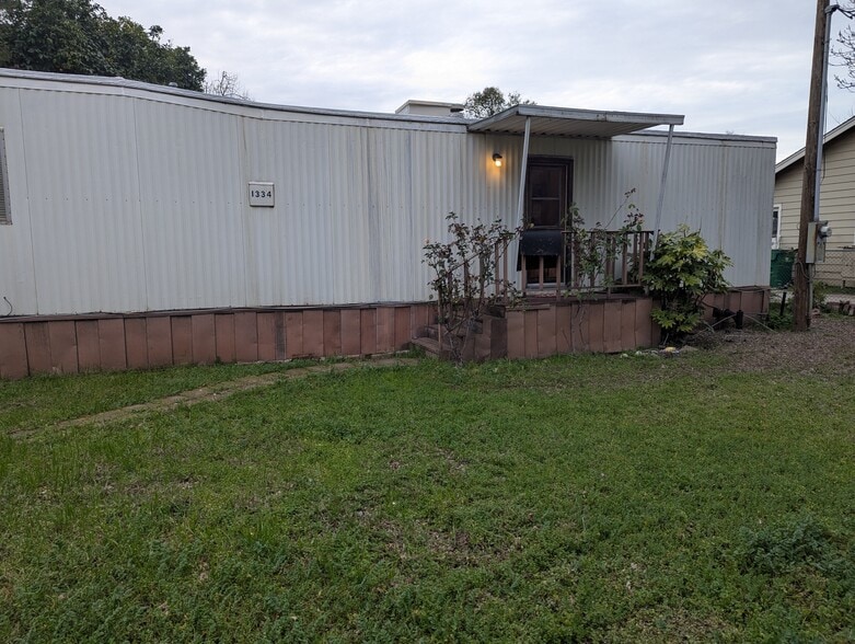 Front entrance - 1334 Boucher St