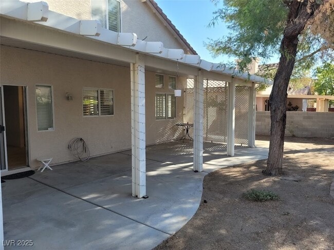 Building Photo - 1085 Fan Coral Ave