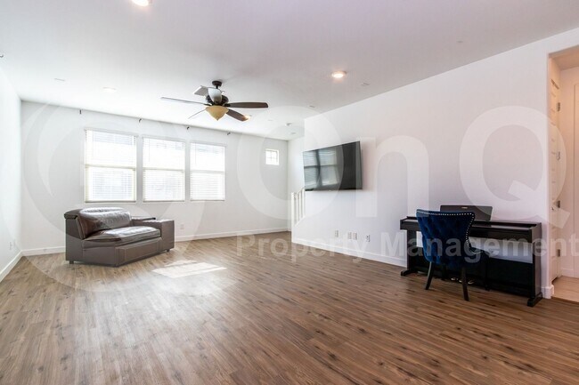 Building Photo - 1178 E Sabino Dr