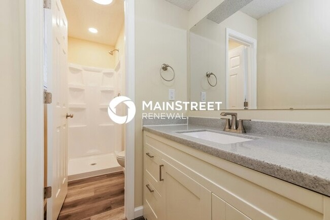 Building Photo - 3 Bedroom Pet-Friendly Home in BLUE SPRINGS, MO with Main Street Renewal