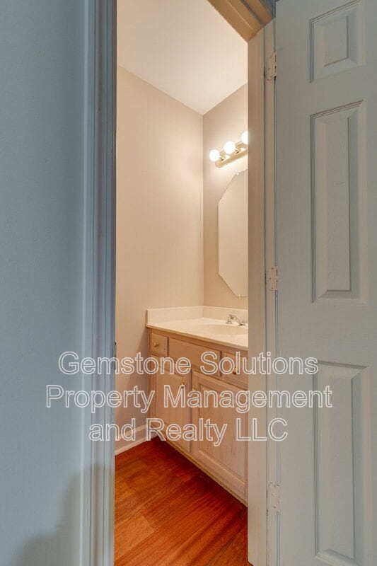 Building Photo - 1628 Brentwood Pointe