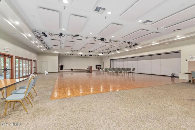 Building Photo - Beautiful 55+ Ahwatukee neighborhood spaci...